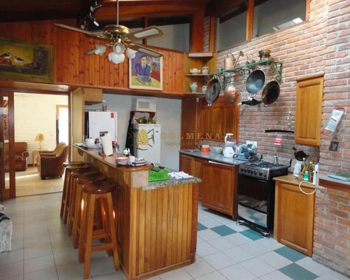 Venta Y Alquiler Temporario De Gran Casa En Pinares A Una Cuadra De La Playa- Ref: 4176
