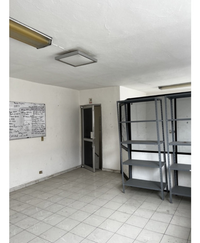 Local Comercial Con Oficinas En Venta En El Centro De Monterrey