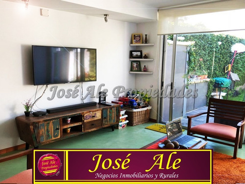 Imagen 1 de 14 de En Venta Casa De Dos Dormitorios Colonia Del Sacramento