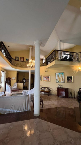 Se Alquila Casa De 1100 M En La Viña Av Principal Socc