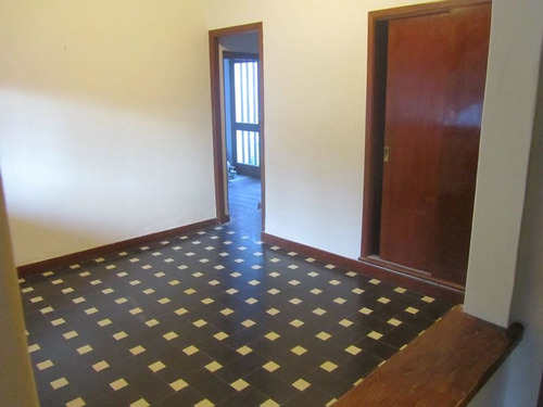 Venta Chalet Estilo Vasco O Importante Lote Para Emprendimiento Edilicio - 3 Dorm. Y 2 Escritorios Con Amplio Parque