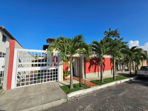 Kl Vende Magnífica Casa En La Urb. El Pedregal Barquisimeto #24-8693 