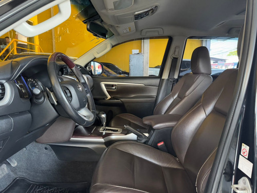 Toyota Hilux SW4 2.8 SRX 4X4 7 LUGARES 16V TURBO INTERCOOLER DIESEL 4P AUTOMÁTICO