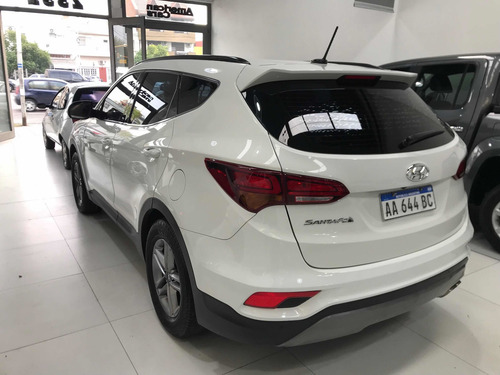 Hyundai Santa Fe 2.4 Seguridad 7as 6mt 2wd
