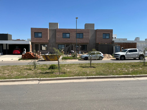 Vendo Duplex En Construcción | Docta Av | 2 Dorm.