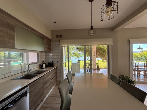 Casa En Venta A La Laguna En El Cantón, Escobar, G.b.a. Zona Norte