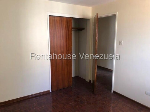 Se Vende Penthouse Dúplex En La Urb. La Candelaria.