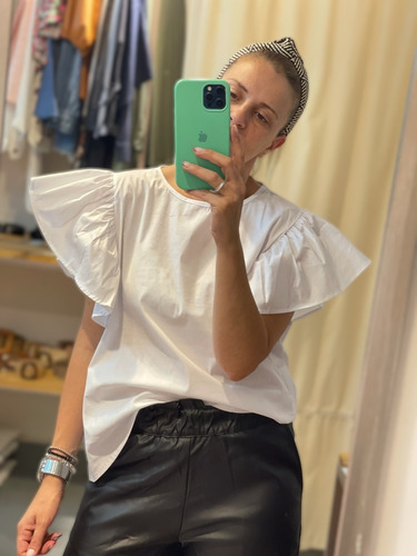 Imagen 4 de 7 de Blusa Con Super Volados En Las Mangas