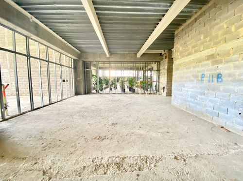 Imagen 3 de 6 de Se Alquila Local Comercial 180m² En Cerro Verde