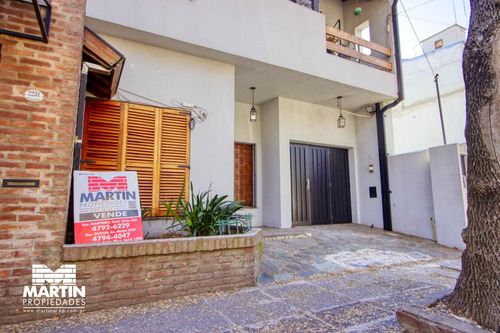 Casa Ph En Venta En Olivos 3 Ambientes, Con Cochera, Jardín Y Galpón. 170 M2 Cub.