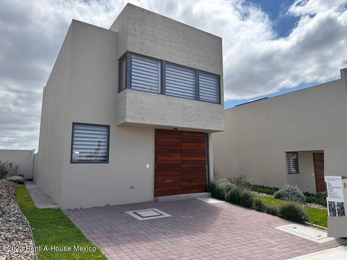 Casa Nueva De 3 Recámaras Excelentes Acabados En Zakia, Querétaro