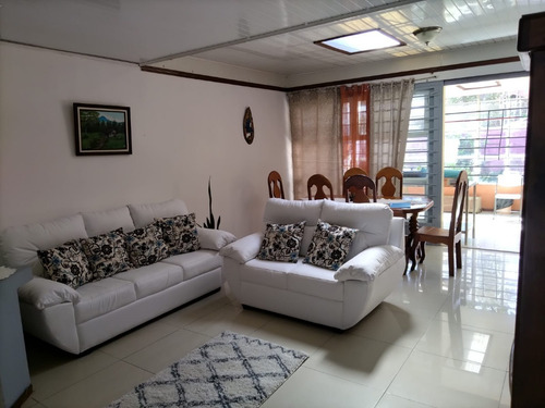 Imagen 3 de 15 de Se Vende Casa Con Apartamento En Goicochea