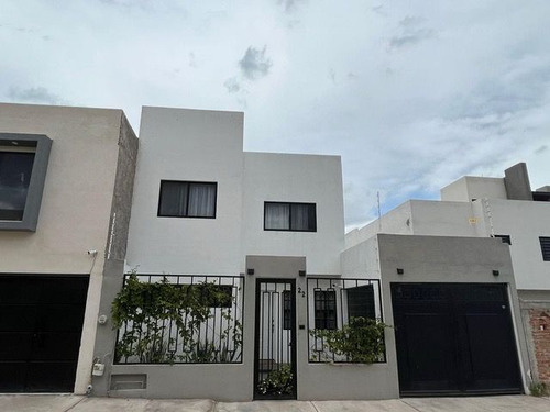 Casa En Venta En Santuarios Del Cerrito, El Pueblito Centro,