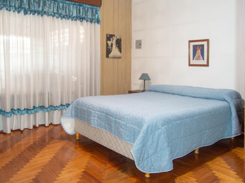 Espectacular Casa De 4 Ambientes Con Amplio Fondo Parque