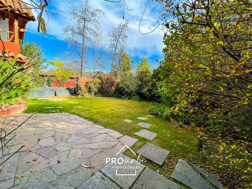 Casa En Venta De 5 Dorm. En Las Condes