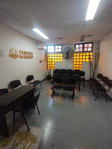 Edificio Para Consultorios / Oficinas
