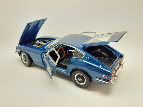Miniatura de la colección Maisto de metal Datsun 240z 1971 a escala 1/18
