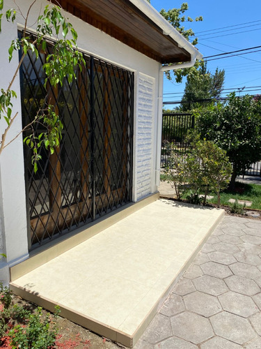Casa Recien Remodelada En Una Tranquila Calle De La Reina