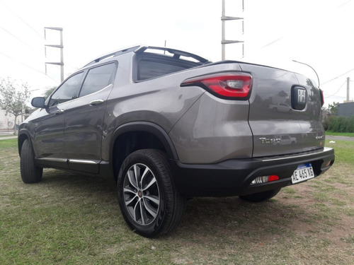 Imagen 9 de 19 de Fiat Toro Volcano 4x4