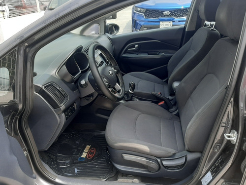 Imagen 7 de 15 de Kia Rio 1.6 Ex Sedan Mt 2017 Ac Abs Ee Vt Ba