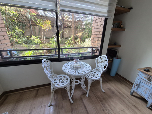 Departamento En Venta De 2 Dorm. En Lo Barnechea. Central.