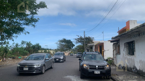 Terreno En Venta En Veracruz, Esquina Con Doble Frente Y Excelente Conectividad
