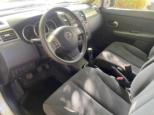 Nissan Tiida 1.8 Visia