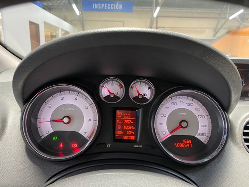 Imagen 18 de 24 de Peugeot 308 2.0 Feline 143cv