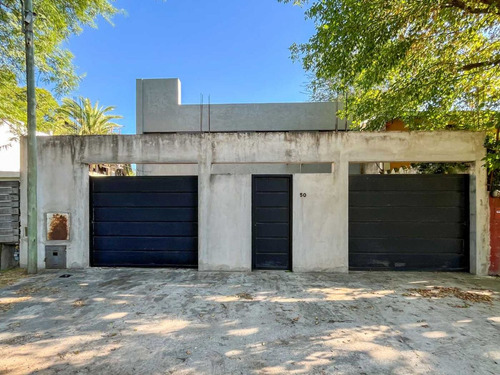 Casa En Venta En Villa Elisa De 3 Dormitorios