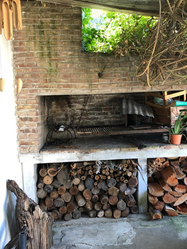La Paz. Venta De Confortable Casa En Buena Ubicación.