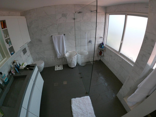 Apartamento Dúplex Remodelado 475 M² 5h, 5b, 4p, Vistavila Con Piscina En Venta En Los Palos Grandes Avenida 3era. Caracas