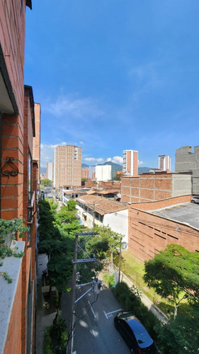 Vendo Apartamento Cerca Al Parque Principal De Sabaneta, Quinto Piso Ideal Para Inversion