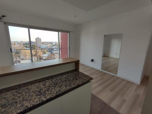Imagen 6 de 9 de Departamento En Venta, Moreno 754 (6°d), Belén De Escobar