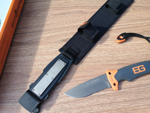 Cuchillo Gerber Bear Grylls Con Vaina + Afilador + Silbato Gris Oscuro