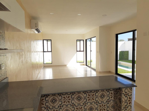 Casa En Venta En Privasa Soluna En Temozón A 5 Min De Plaza La Isla,mérida,yucatán.