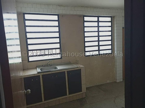 Imagen 18 de 24 de Edificio Ubicado En La Avenida Brager, Cuatro Apartamento, Dos De Ellos De 108 Mtrs2 Y Dos De 84 Mtrs2, Piso 1 Y 2. En La Planta Baja Dispone De Cuatro Santa Maria Para Locales Comerciales