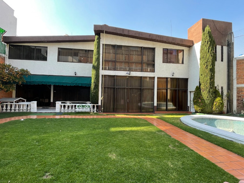 Casa En Venta En Lomas De Tecamachalco Con Jardín Grande