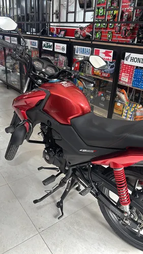 Único Dueño, Entregó Con Maletero Y 2 Cascos.