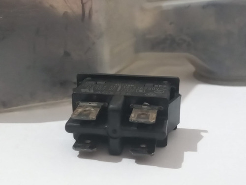 Swich Agx226 / 16a 250v Ac / 6a 30v / 16 (4)a 250v / 401 15v (Usado)