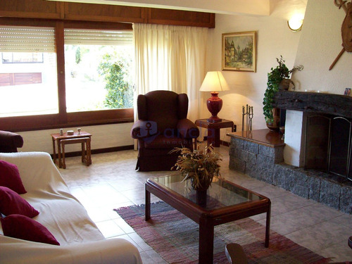 Imagen 2 de 8 de Venta Casa En Manantiales, 3 Dormitorios