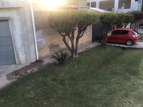 Imagen 5 de 26 de Casa En La Reja Cerca De Acceso Oeste Con Dos Locales