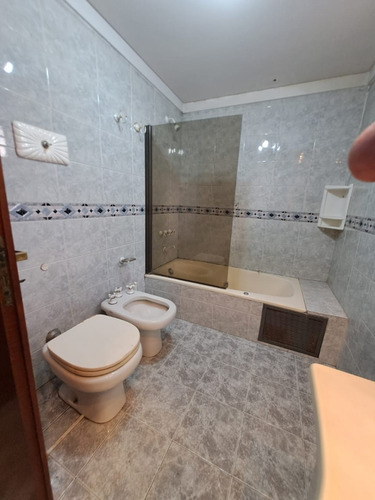 Hermoso Chalet 4 Amb Garaje 3 Baños - Fondito Libre -