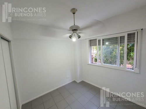 ***reservado*** 3 Ambientes Con Patio Y Balcon A La Calle!