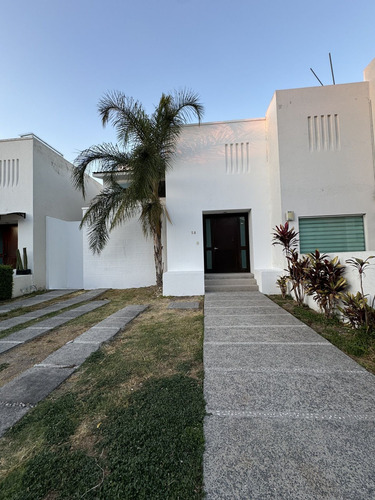 Casa En Venta En Claustros Delcampestre La Joya