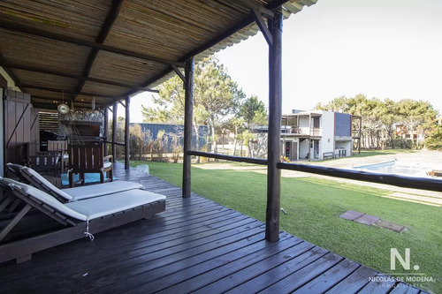 Casa Con Piscina Y Gran Terreno