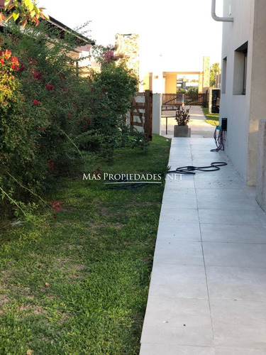 Casa En Venta En Canning Barrio Santa Rita