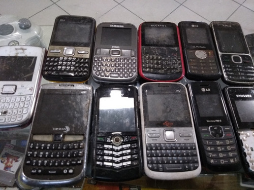 Lote Com 11 Celulares Estragados Para Usar Peças