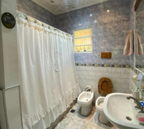 Casa En Venta - 2 Dormitorios 2 Baños - 398,36mts2 - San Antonio De Padua, Merlo