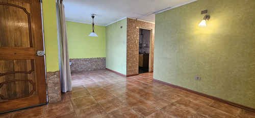 Casa Paradero 12. 3 Dormitorios, 1 Baño, Estacionamientos.