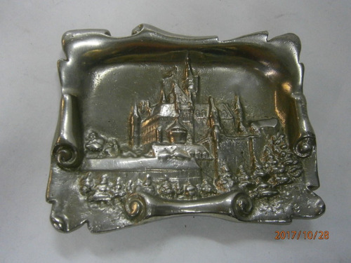 Bandeja Con Castillo Relieve En Bronce Plateada